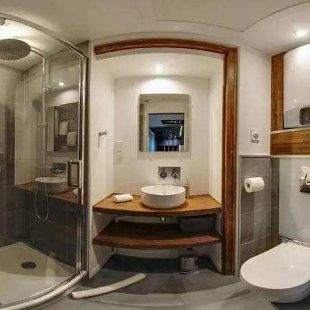 Oldbasin Apartment *